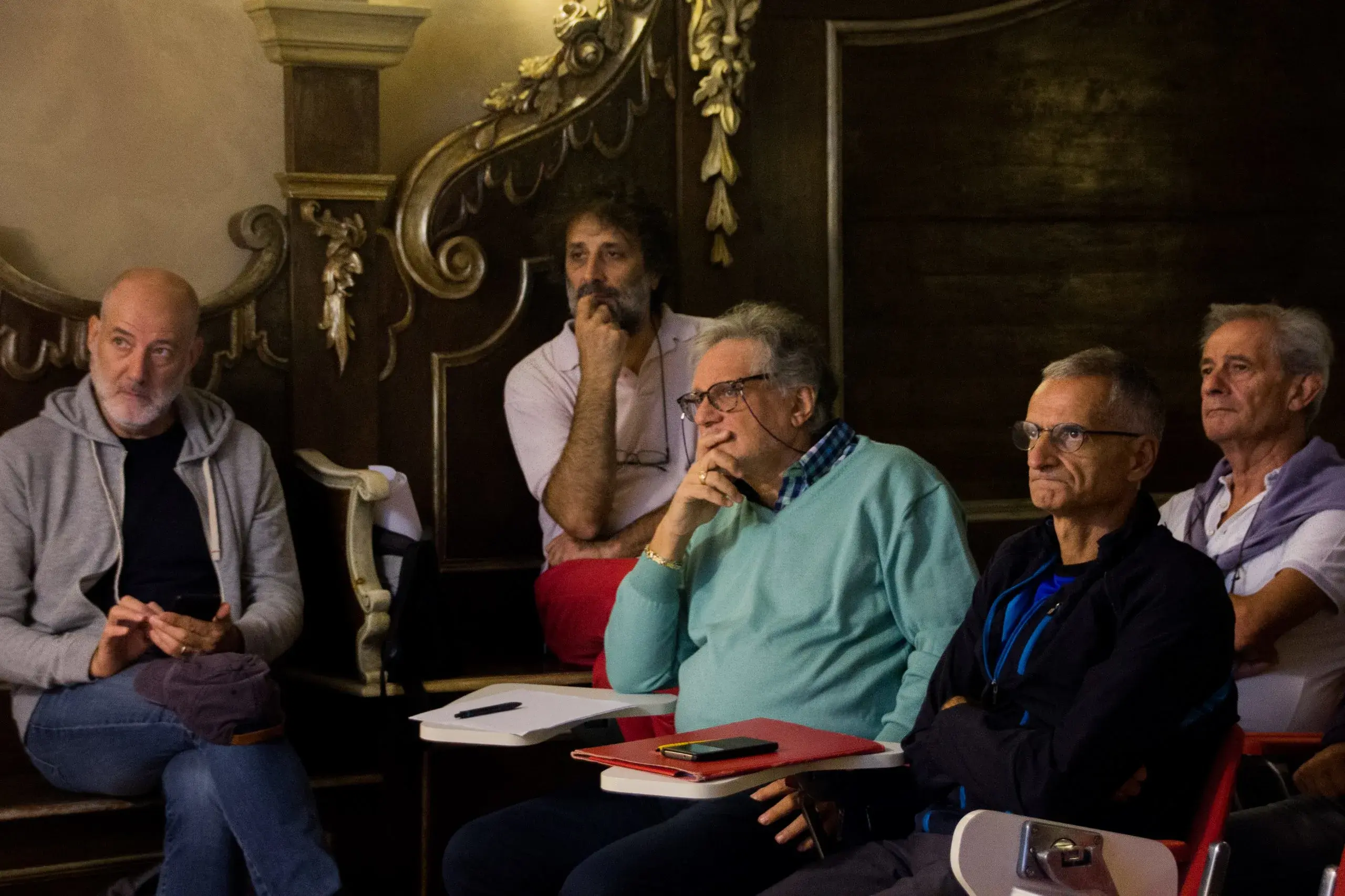 Il pubblico di una conferenza informativa sullo stato d’inquinamento del Chiese.